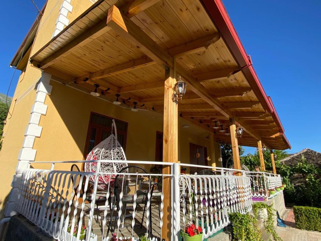 Joan Guesthouse Permet Exterior photo