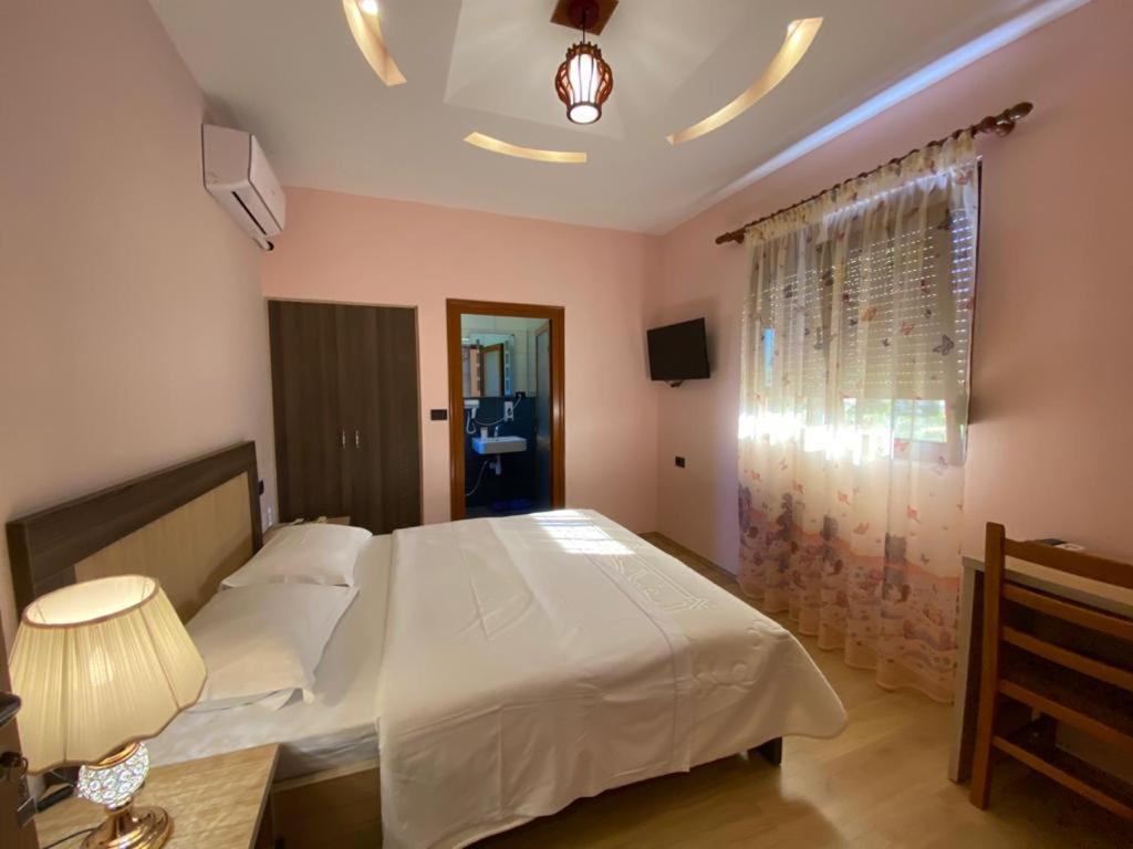 Joan Guesthouse Permet Exterior photo