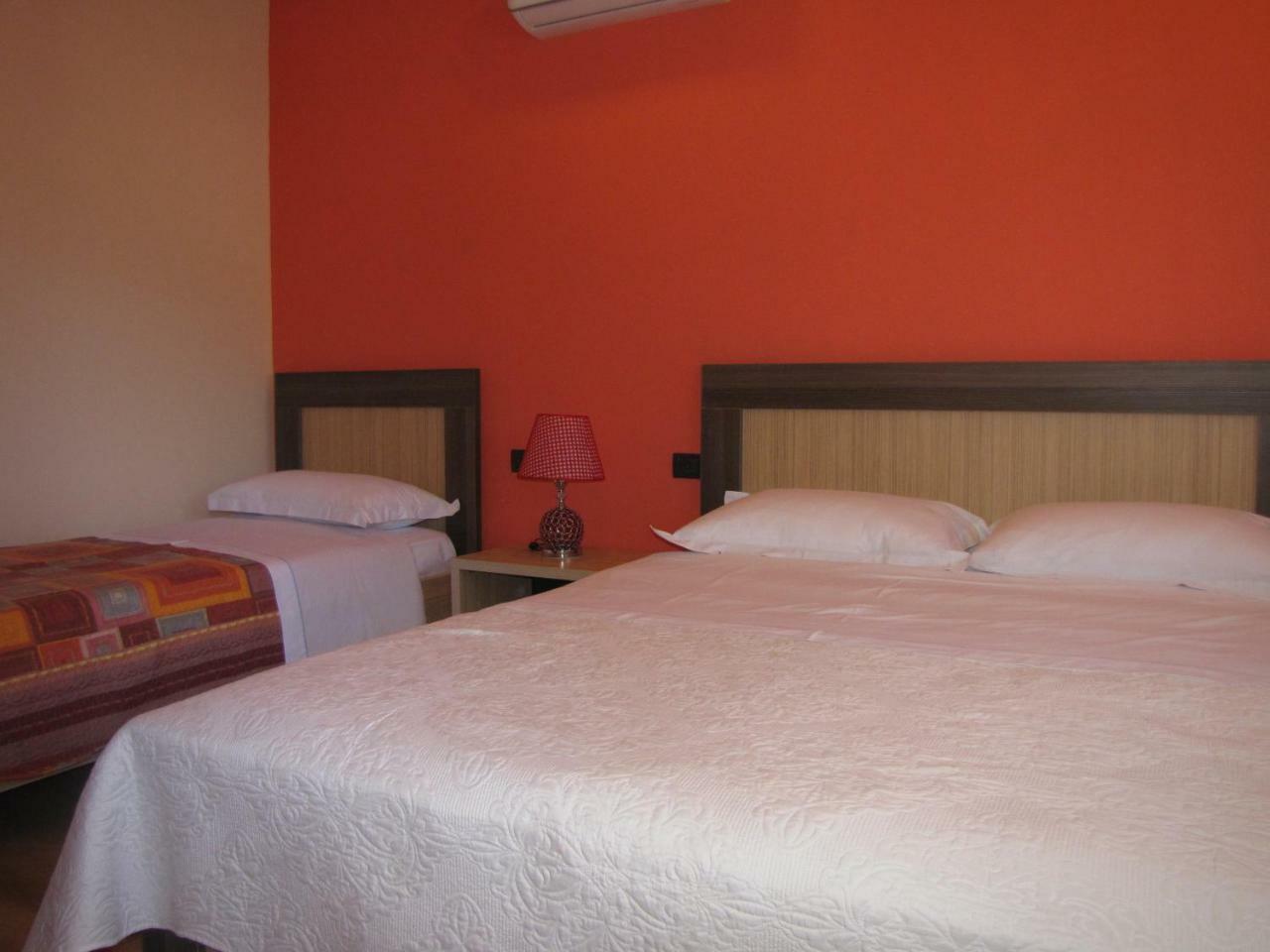 Joan Guesthouse Permet Exterior photo
